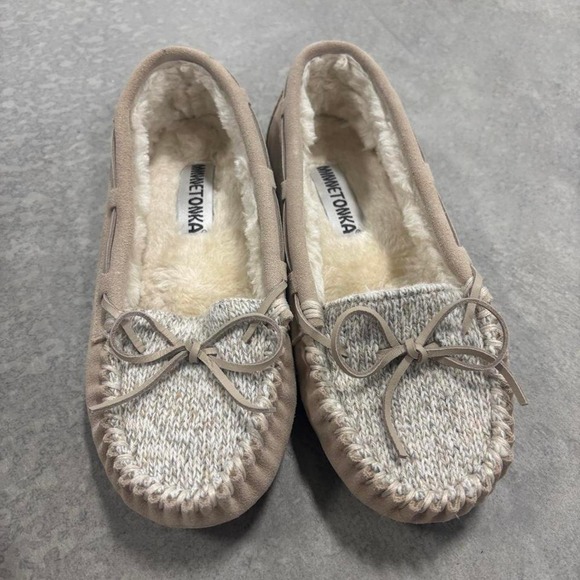 Minnetonka Shoes - Minnetonka Gray & Cream Cozy Slippers Size 7